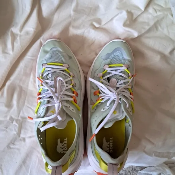SOREL Women's Kinetic Breakthru Tech Lace Sneakers Size 9.5 Like New!