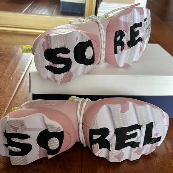 Sorel Women’s Kinetic Impact Lace SneakersWhite Eraser Pink NEW Comfort…