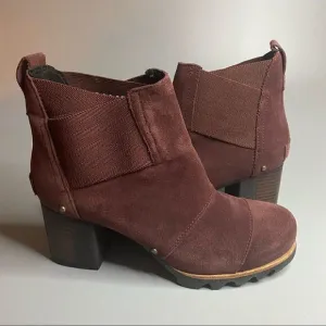 Sorel Addington Chelsea Block Heel Boots Maroon 7