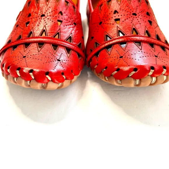 Spring Step Red Soft Leather Flexible Loafer Airy Design Artisan Stitched 9.5-10