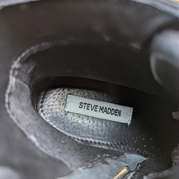 Steve Madden &quot;Berlin&quot; women's sz 7M boots. Black leather. Side zip and lace. Chu
