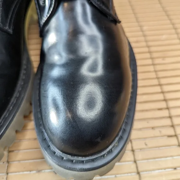Steve Madden &quot;Berlin&quot; women's sz 7M boots. Black leather. Side zip and lace. Chu