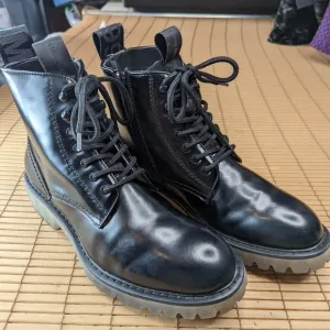 Steve Madden &quot;Berlin&quot; women's sz 7M boots. Black leather. Side zip and lace. Chu