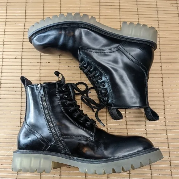 Steve Madden &quot;Berlin&quot; women's sz 7M boots. Black leather. Side zip and lace. Chu