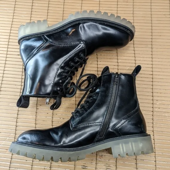 Steve Madden &quot;Berlin&quot; women's sz 7M boots. Black leather. Side zip and lace. Chu