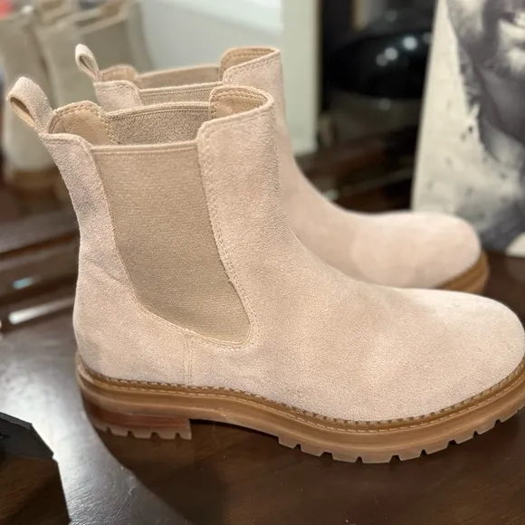 Steve Madden Chelsea Bootie Beige/Tan Suede SZ 11 NEW IN BOX