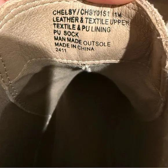 Steve Madden Chelsea Bootie Beige/Tan Suede SZ 11 NEW IN BOX