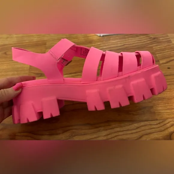 Steve Madden hot pink chunky sandals