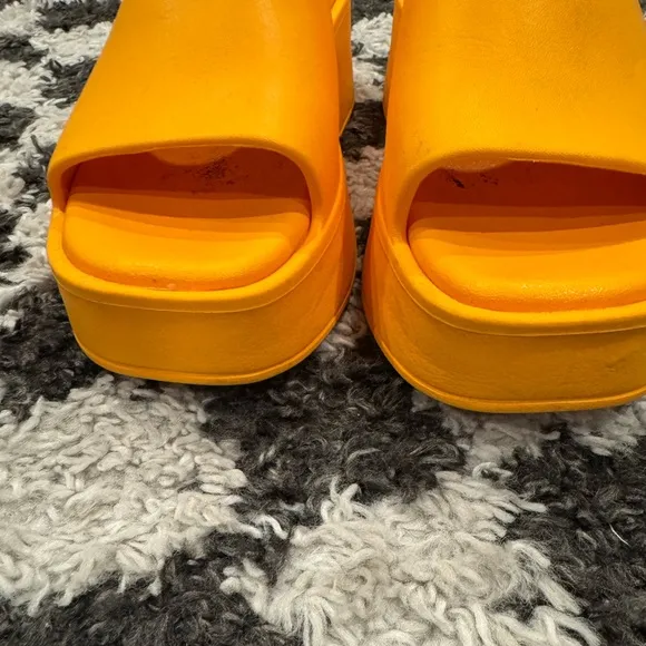 Steve Madden Orange Platform Slides-worn once 4 some photos🧡EXCELLENT CONDITION