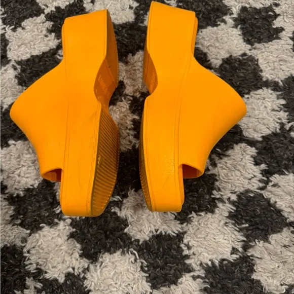 Steve Madden Orange Platform Slides-worn once 4 some photos🧡EXCELLENT CONDITION