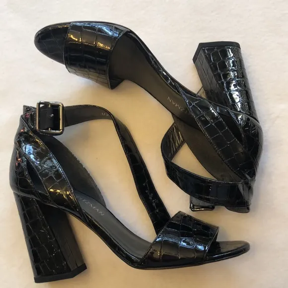 Stuart Weitzman Chunky Black Embossed Sandals. Size 7.5.