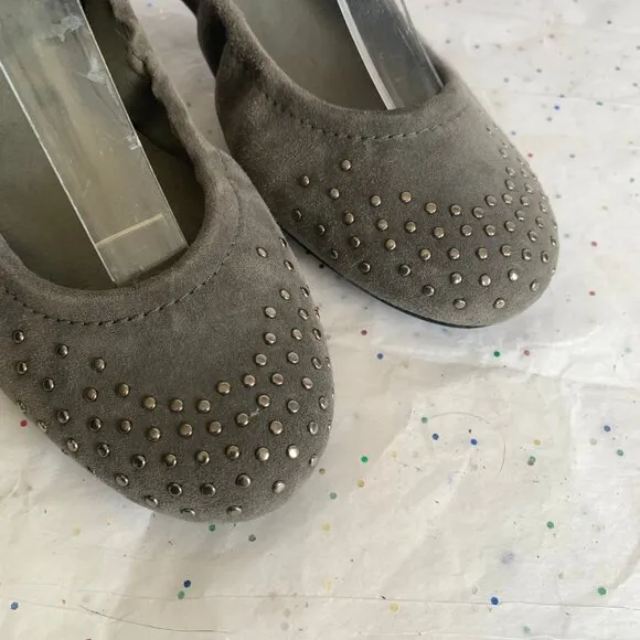 Stuart Weitzman Gray Suede Gunmetal Studded Ballet Flats Elastic Hold - Size 9.5