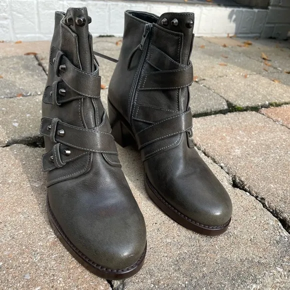 Stuart Weitzman Leather Studded Ankle Boots Gray Size 6