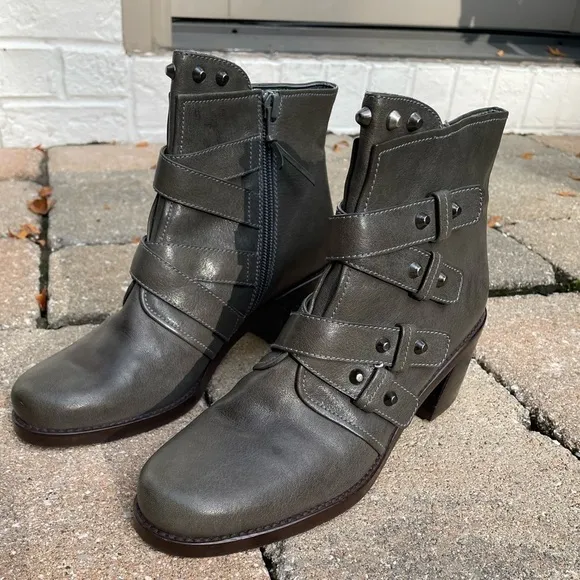 Stuart Weitzman Leather Studded Ankle Boots Gray Size 6