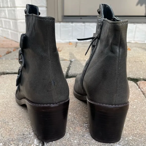 Stuart Weitzman Leather Studded Ankle Boots Gray Size 6