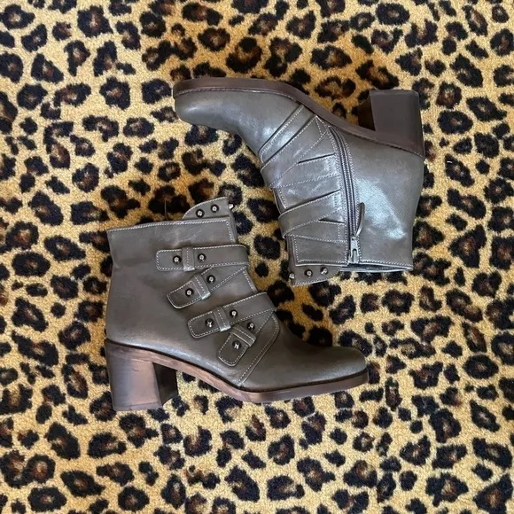 Stuart Weitzman Leather Studded Ankle Boots Gray Size 6