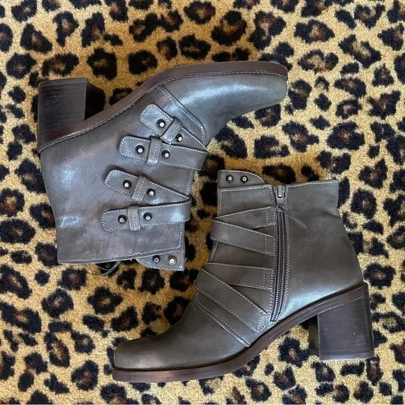 Stuart Weitzman Leather Studded Ankle Boots Gray Size 6