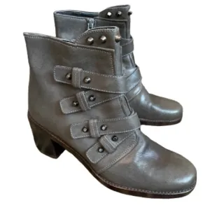 Stuart Weitzman Leather Studded Ankle Boots Gray Size 6