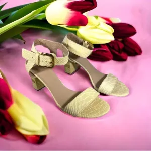 Stuart Weitzman Pale Yellow Chunky Heeled Sandals Sz 7.5 AUTHENTIC Gorgeous