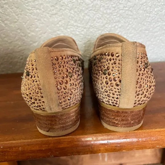 Stuart Weitzman Slipbeads Beige Blush Suede Gold Studded Loafer Flats Size 7