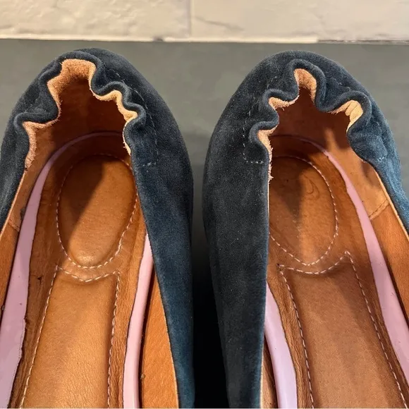 Sudini sz 8 Zable navy suede flats