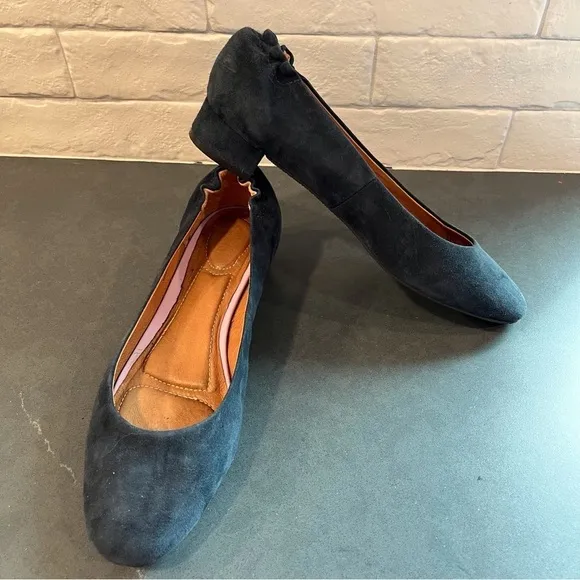 Sudini sz 8 Zable navy suede flats