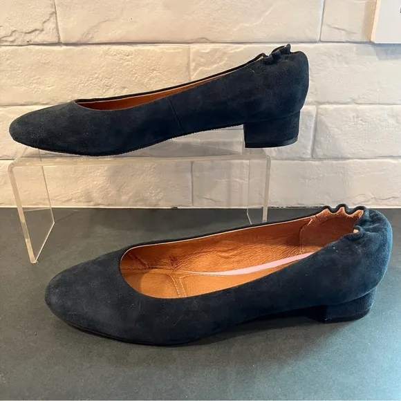 Sudini sz 8 Zable navy suede flats