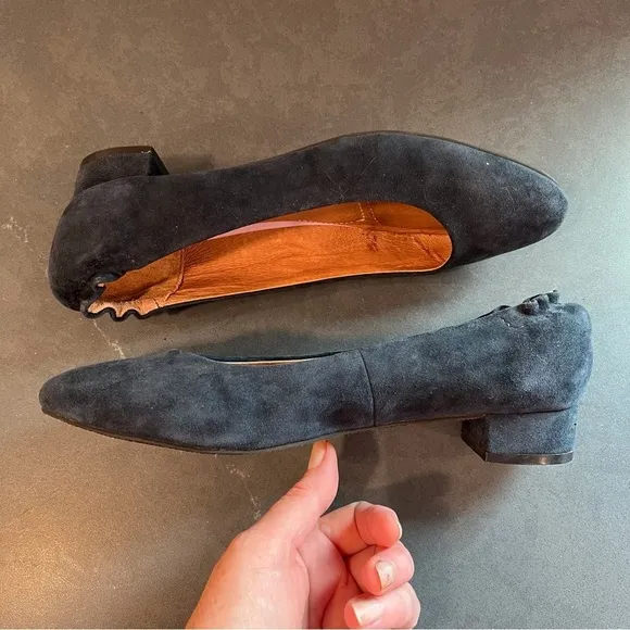 Sudini sz 8 Zable navy suede flats