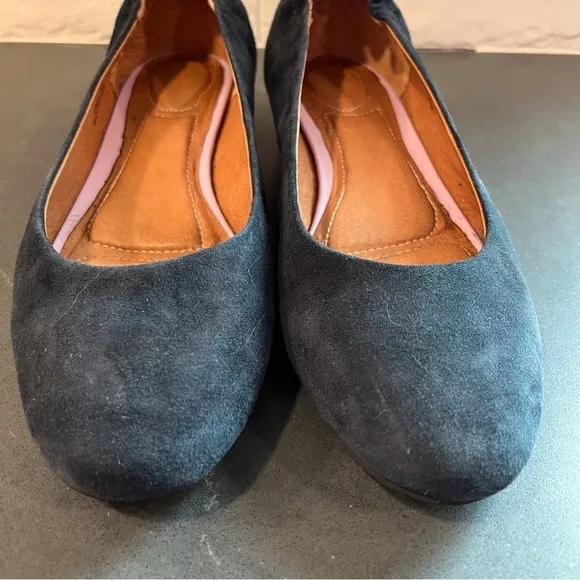 Sudini sz 8 Zable navy suede flats