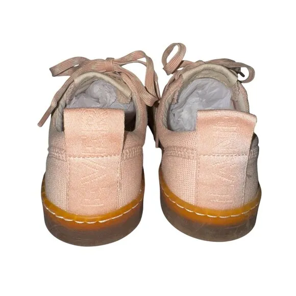Super lightweight! The EVERLANE Tread-Bare Sneaker in Pale Pink Size 7
