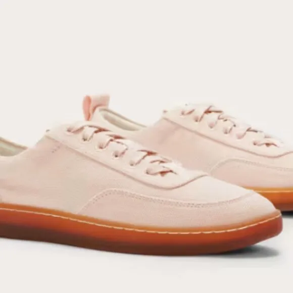 Super lightweight! The EVERLANE Tread-Bare Sneaker in Pale Pink Size 7