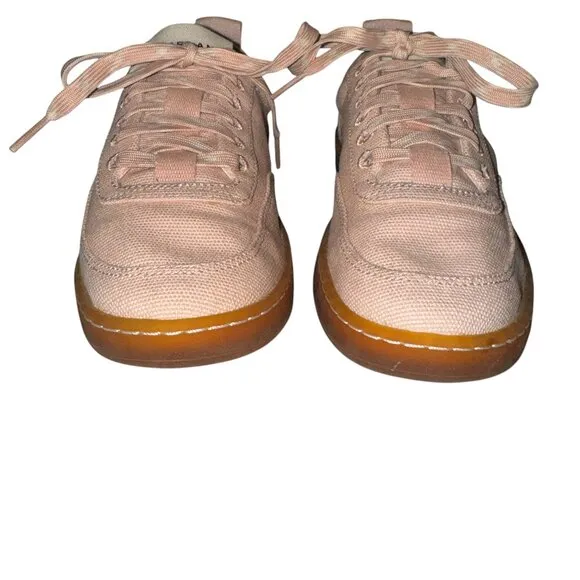 Super lightweight! The EVERLANE Tread-Bare Sneaker in Pale Pink Size 7