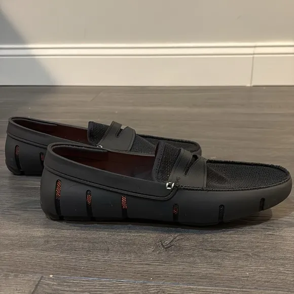 SWIMS Men’s Penny Loafers Slip-on Moccasin/Deck Shoes Size 10.5 Black/Orange