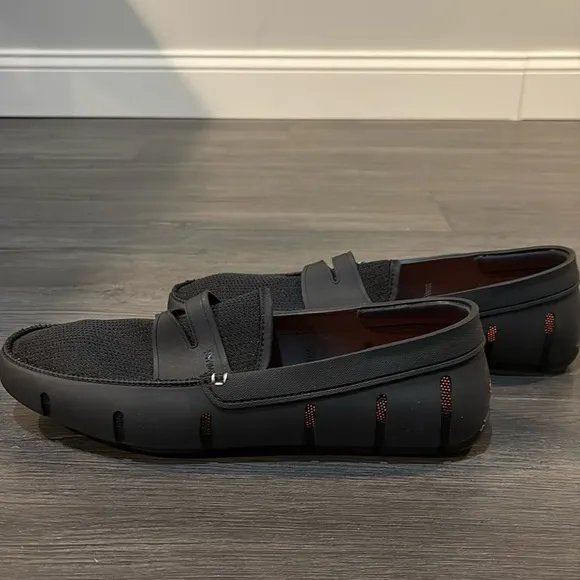SWIMS Men’s Penny Loafers Slip-on Moccasin/Deck Shoes Size 10.5 Black/Orange