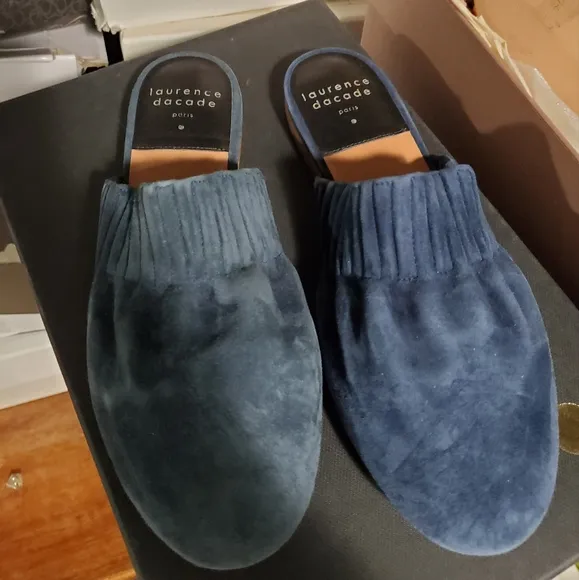 Sz 37 $455 NIB Laurence Dacade suede slippers