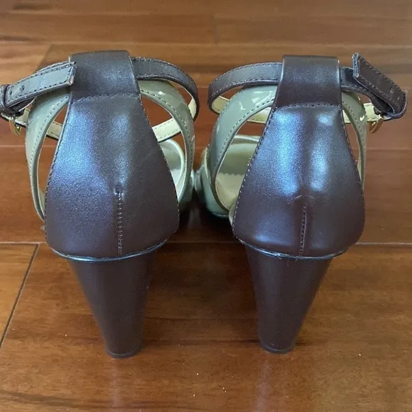 Tahari Gianna taupe and brown patent leather open toe wedge sandals