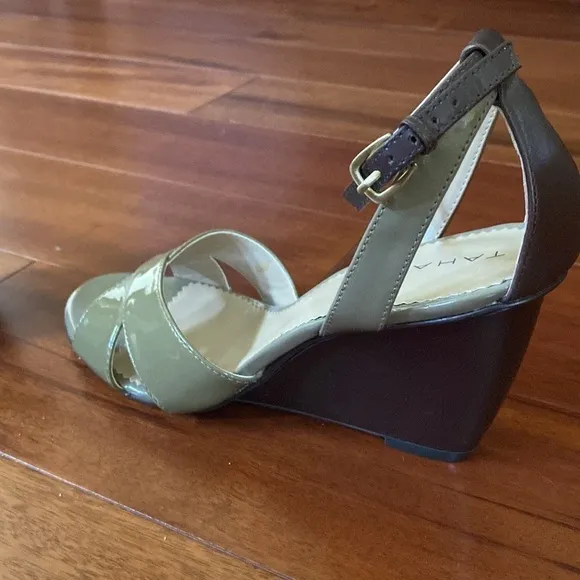 Tahari Gianna taupe and brown patent leather open toe wedge sandals