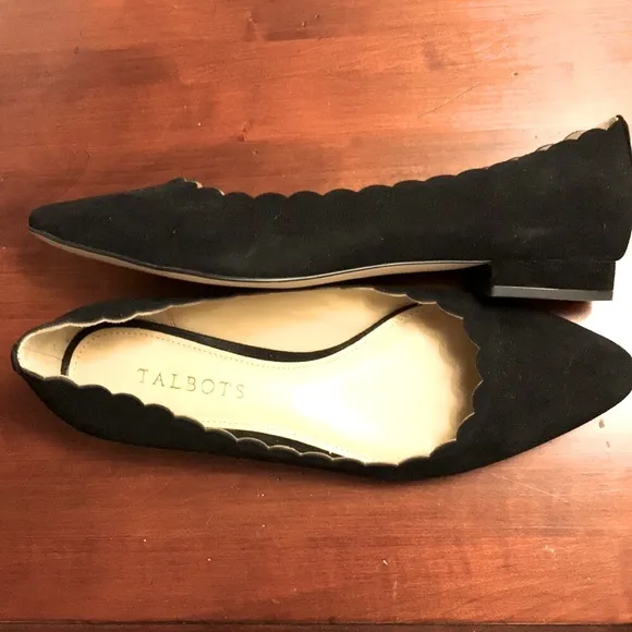 🍁TALBOTS Edison Scallop Genuine Suede Flats