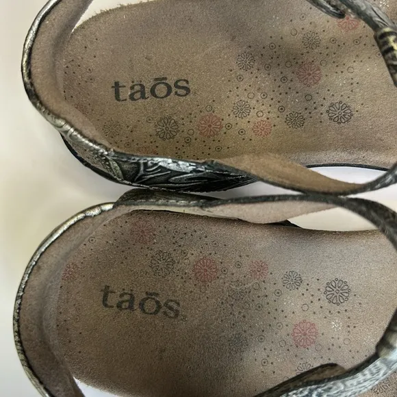 Taos Trophy Leather Sandals Floral in Pewter 6