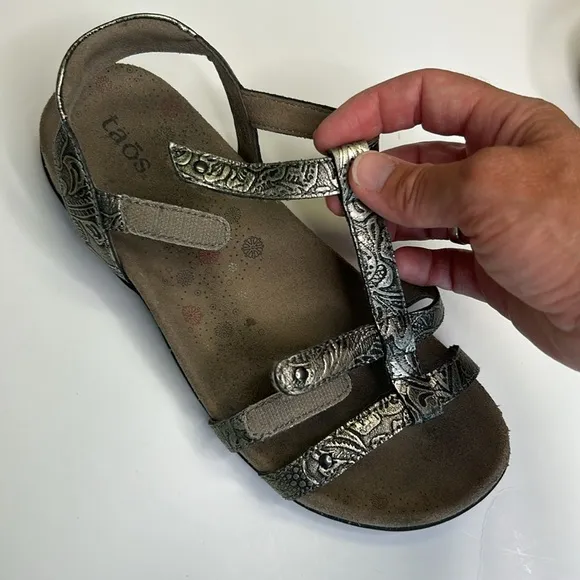 Taos Trophy Leather Sandals Floral in Pewter 6