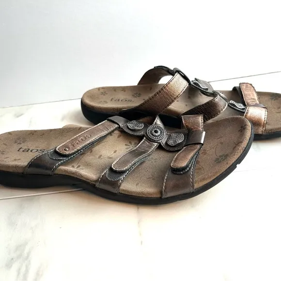 Taos Women's Bronze Prize Leather Slide Sandal in Size 10