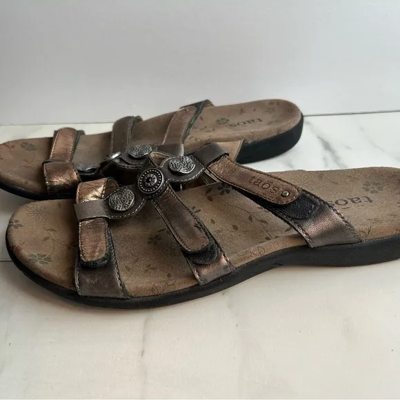 Taos Women's Bronze Prize Leather Slide Sandal in Size 10