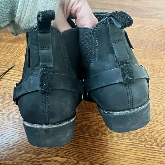TEVA Ellery Chelsea Ankle Boot Pull On Waterproof Suede Leather Black Sz 8.5