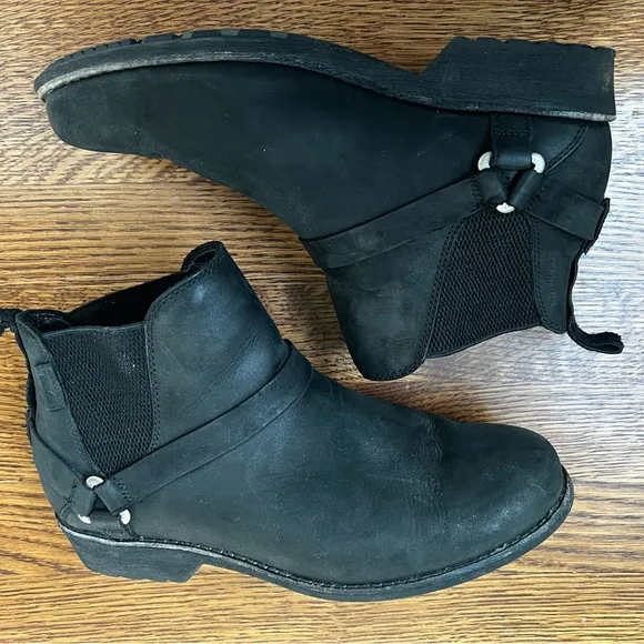 TEVA Ellery Chelsea Ankle Boot Pull On Waterproof Suede Leather Black Sz 8.5