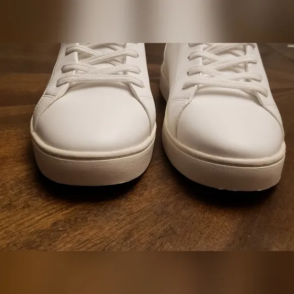 Thousand Fell Women’s White Lace-Up Sneakers Size 9.5 Sustainable Bio-Leather