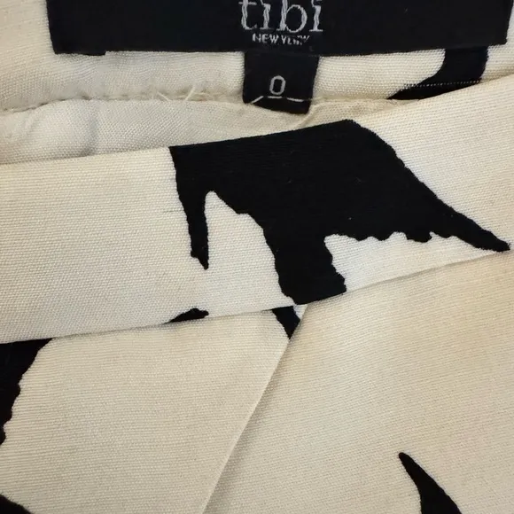 Tibi Cream and Black Mini Skirt. Size 0
