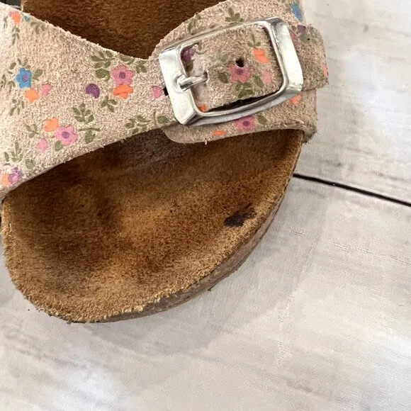 Tocoto Vintage Floral Leather Sandals