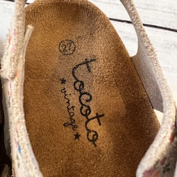 Tocoto Vintage Floral Leather Sandals