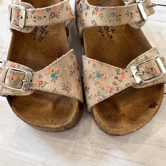 Tocoto Vintage Floral Leather Sandals