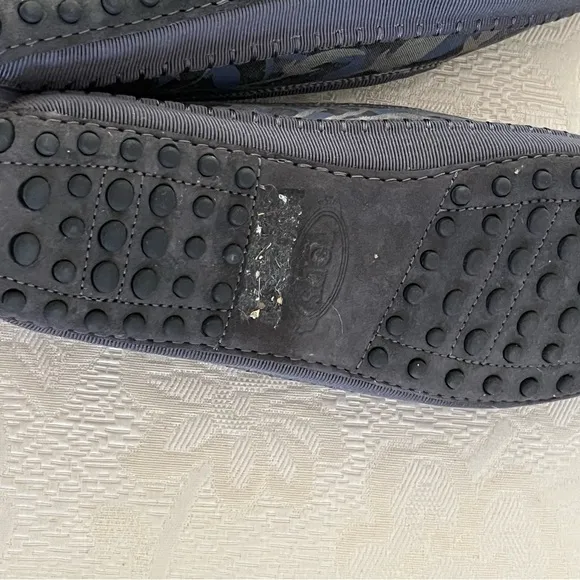 Tod‘s canvas loafers with semi pointed toes with grosgrain trim. Made in Italy.